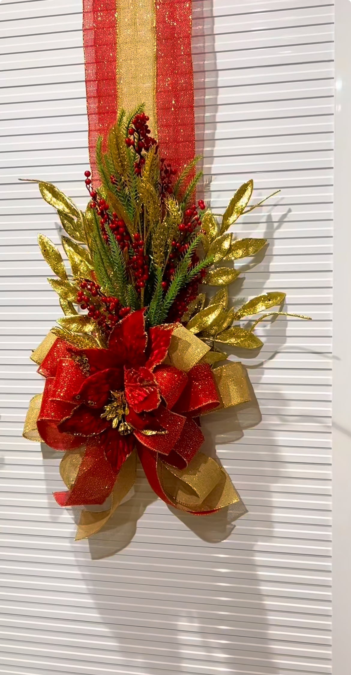 Escapulário Natalino Vermelho e Dourado Luxo