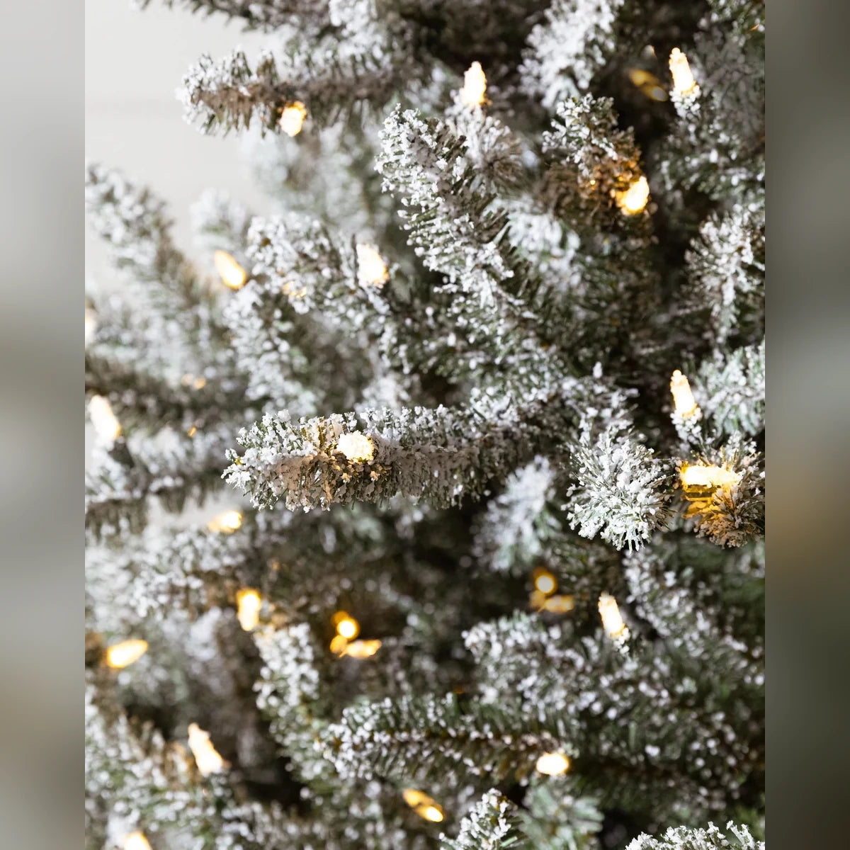 Árvore de Natal Pinheiro Azul Clássico Nevado