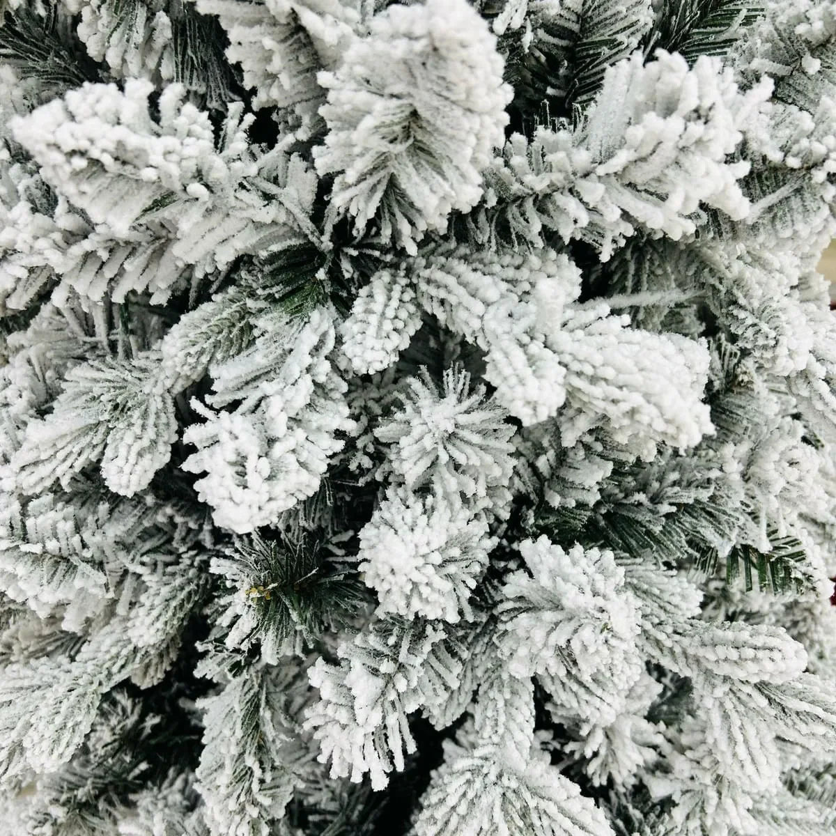 Árvore Slim Flocada - Efeito Neve, Ideal para Espaços Menores