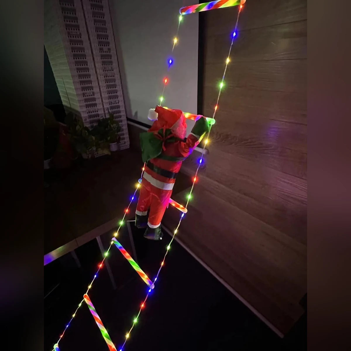 Escada de Luz LED Colorida com Papai Noel Escalando – 3 m com Controle