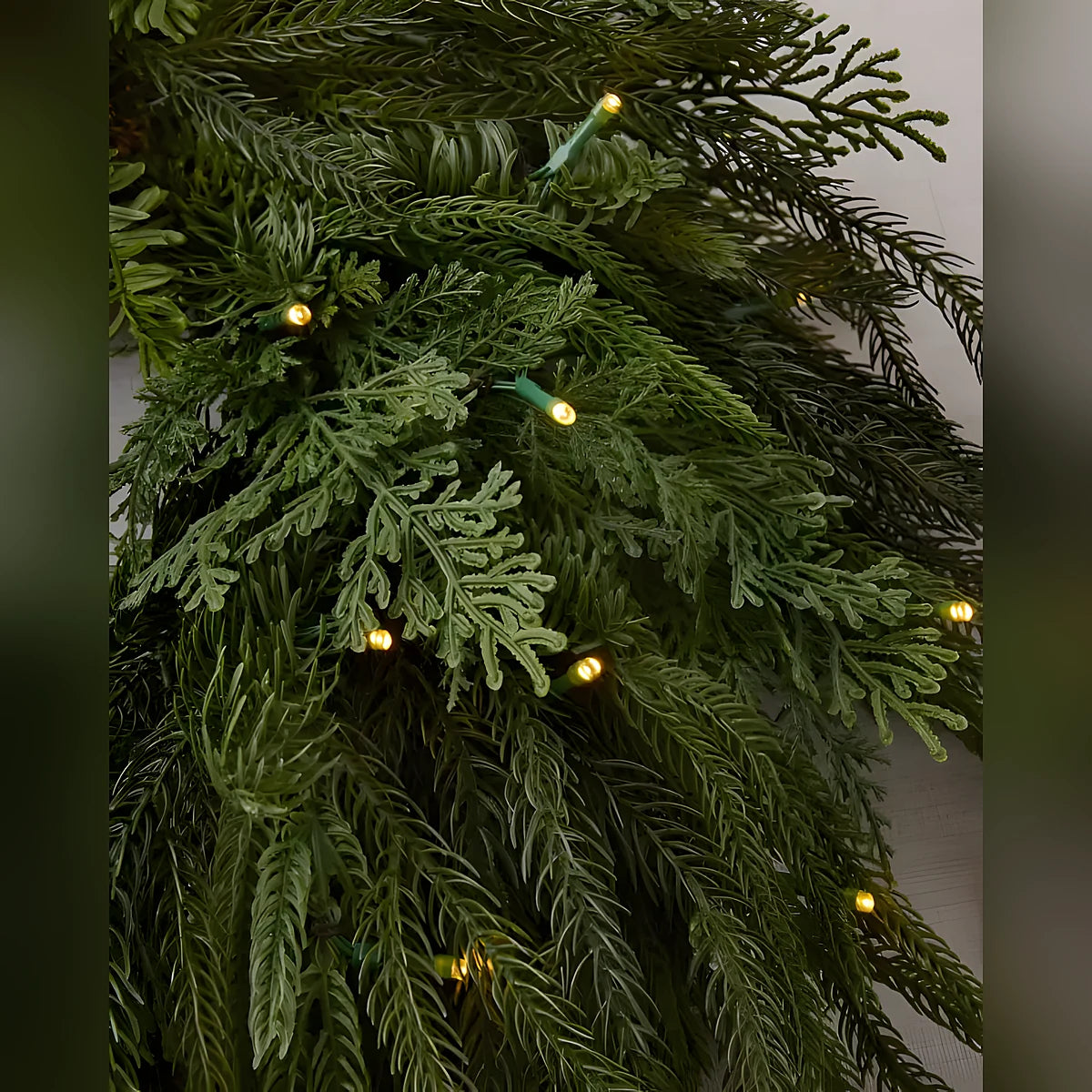 Guirlanda de Natal 90 cm com LED e Folhagens Verdes