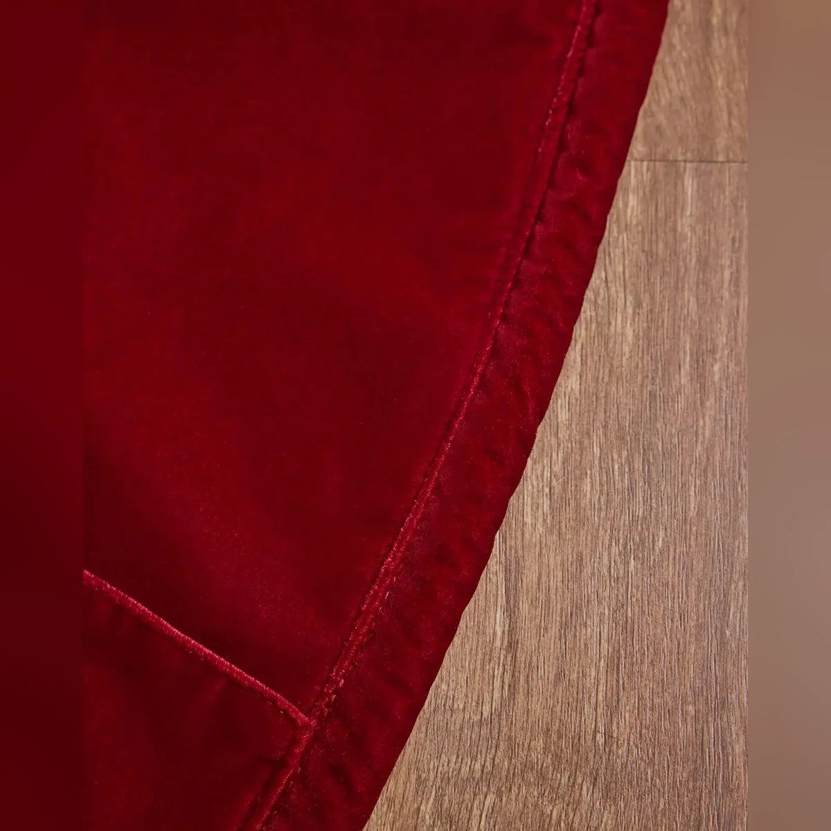 Saia para Árvore de Natal em Veludo Vermelho