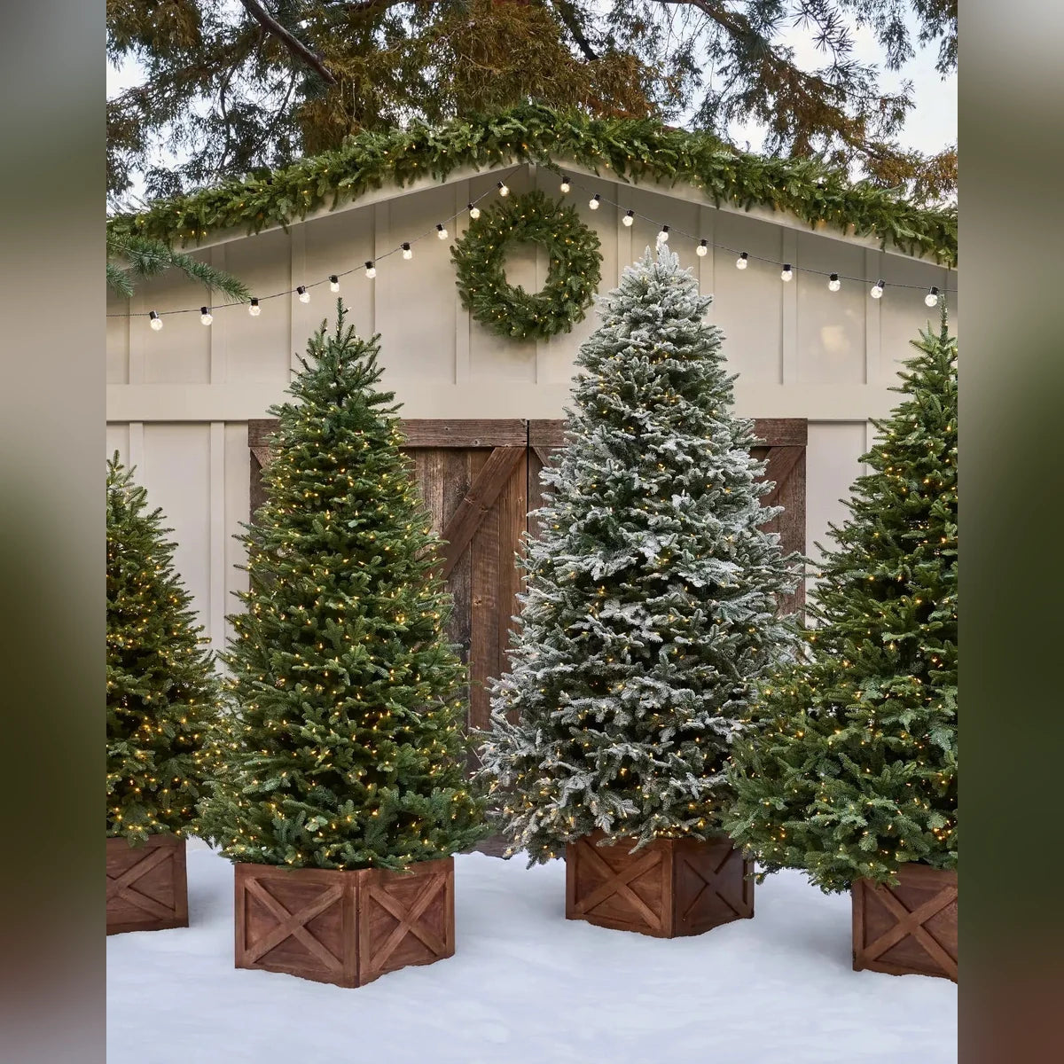 Saia Rígida para Árvore de Natal Caixa de Madeira Escura