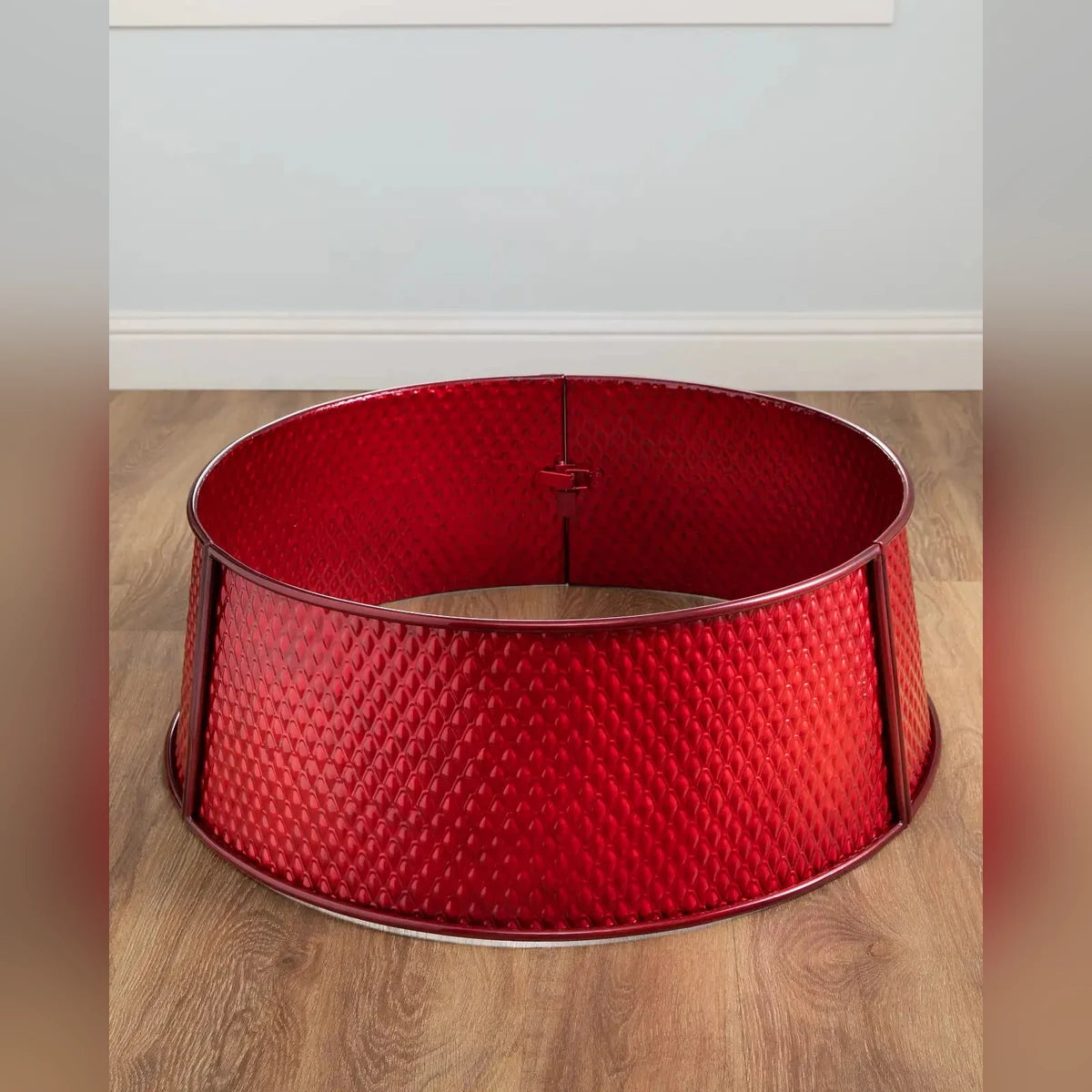 Saia Rígida para Árvore de Natal em Metal Vermelho Texturizado